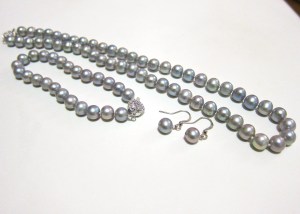 Necklace, bracelet and drop ear-rings