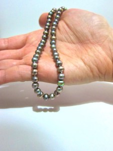 Pistachio neckalce & drop ear-ring set